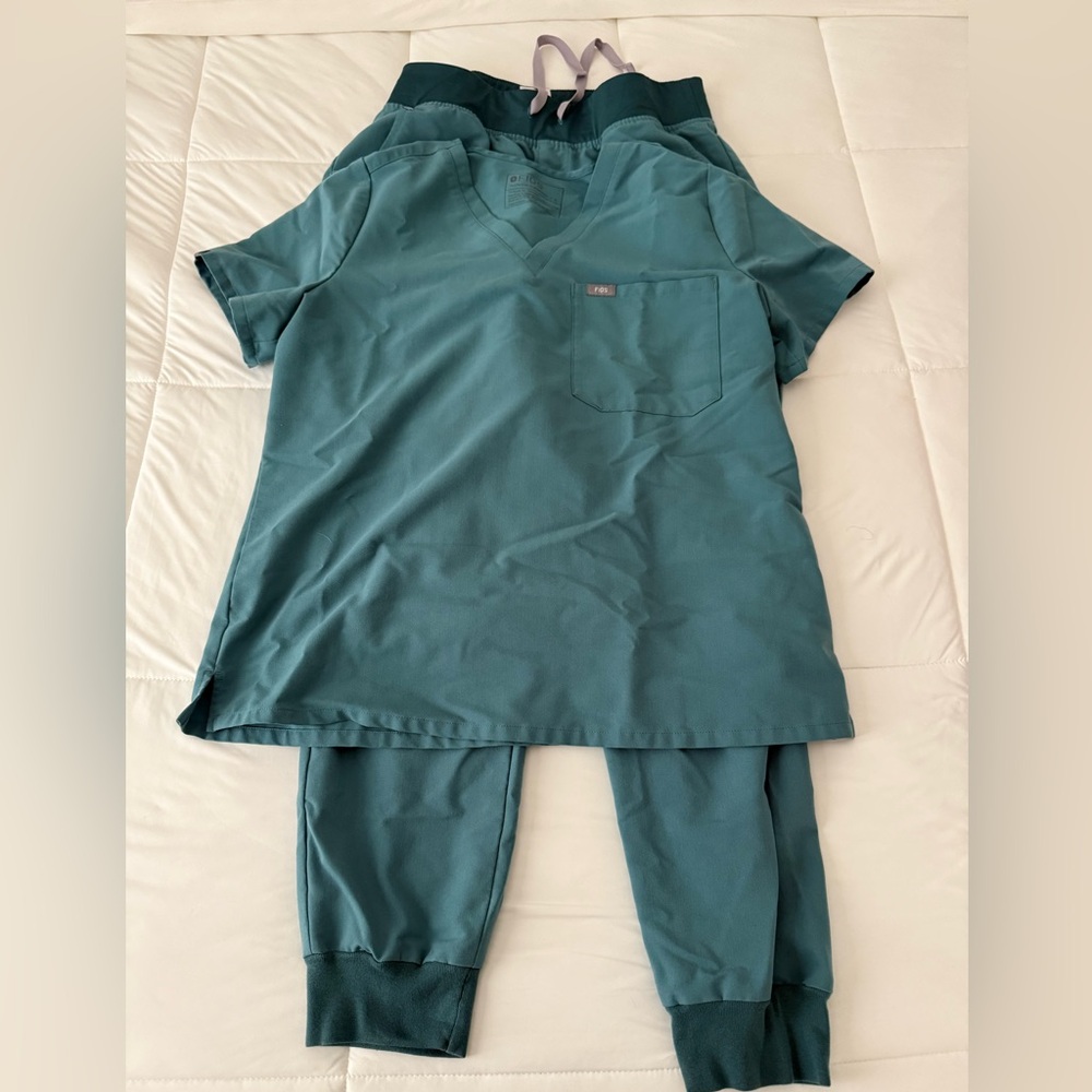 Hydrogreen Figs Scrub Set